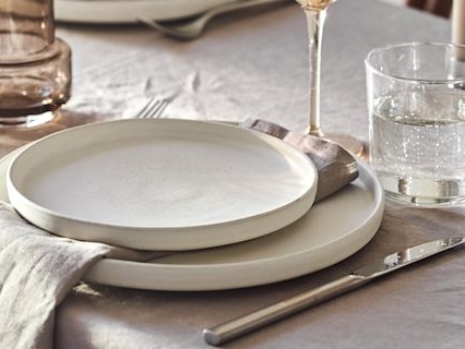 Daily Lifestyle Scene: Dine
